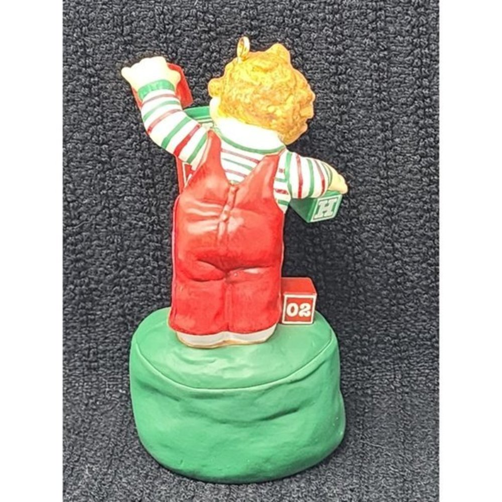 Hallmark Keepsake 2002‎ Teetering Toddler Christmas Ornament - Picture 3 of 6
